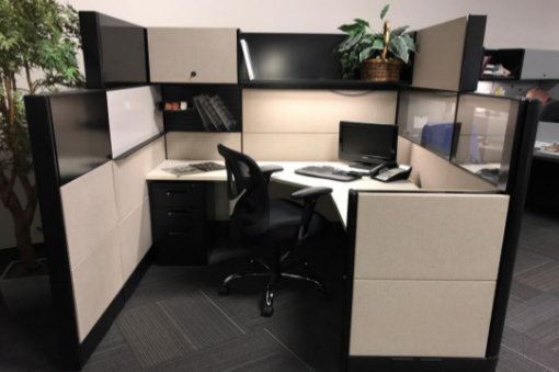 white and black tiled workstation with overhead cabinet and shelf, black chair and black desktop