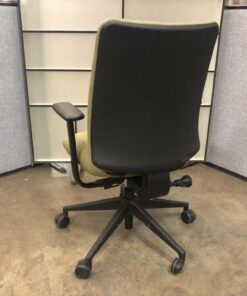 Green fabric task chair with arms