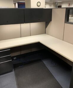 #256 Knoll Dividend Workstations with Glass