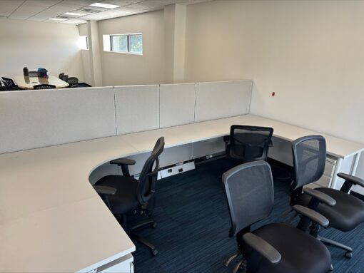 #585 Herman Miller AO2 Workstation