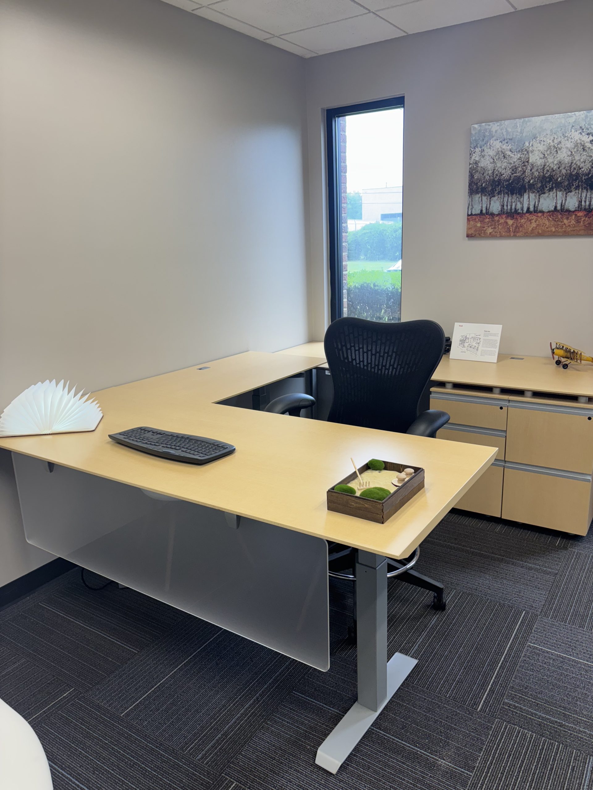 Knoll AutoStrada Height-Adjustable Desk Setup